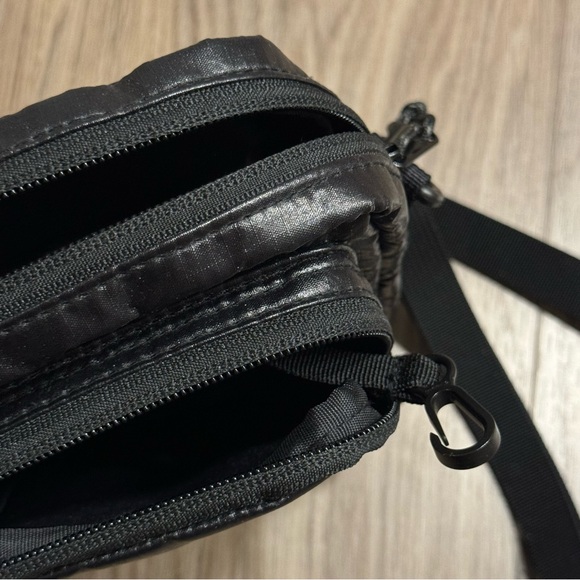 Supreme Shoulder Bag - Picture 5 of 7